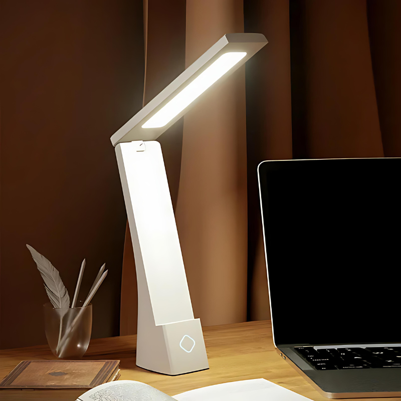 Sleek Aluminum Desk Lamp 1