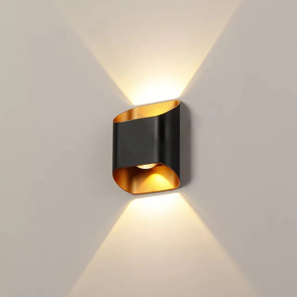 Sleek Aluminum Outdoor Wall Light