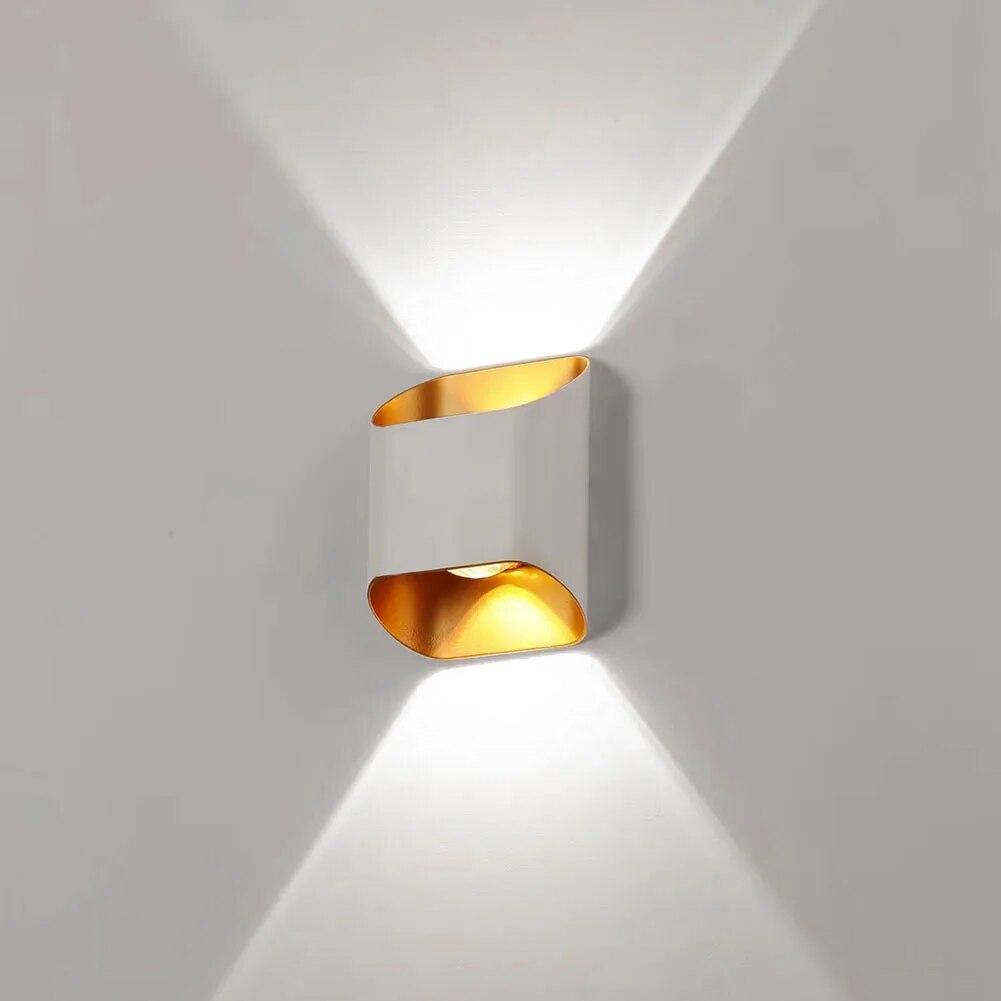 Sleek Aluminum Outdoor Wall Light