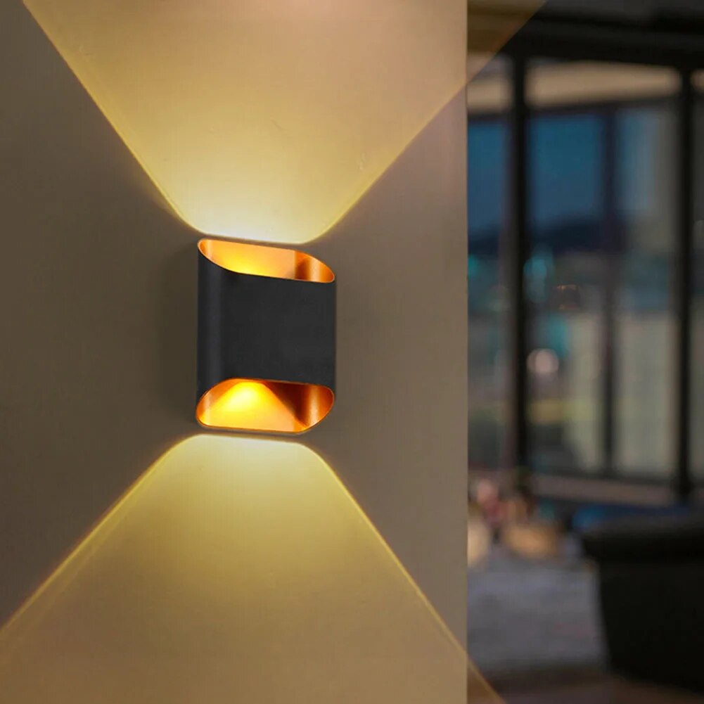 Sleek Aluminum Outdoor Wall Light