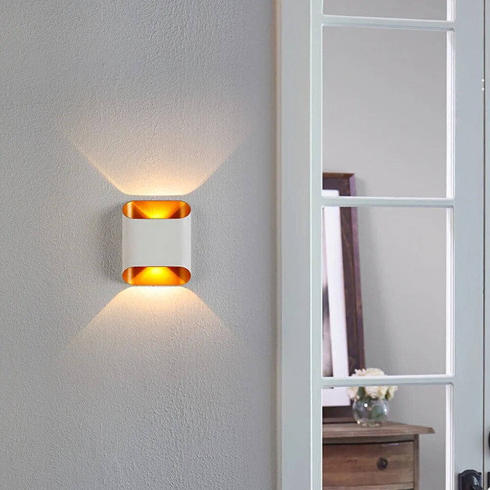 Sleek Aluminum Outdoor Wall Light